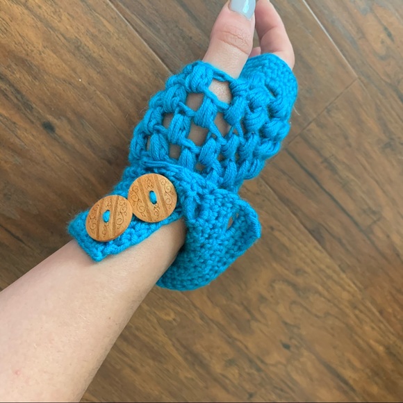 Handmade Hand Mits - Picture 4 of 4